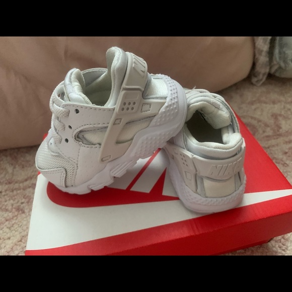 Baby Nike Huaraches (Size 4C) - Picture 3 of 3